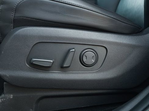 Used 2023 Kia Carnival LX FWD image 24
