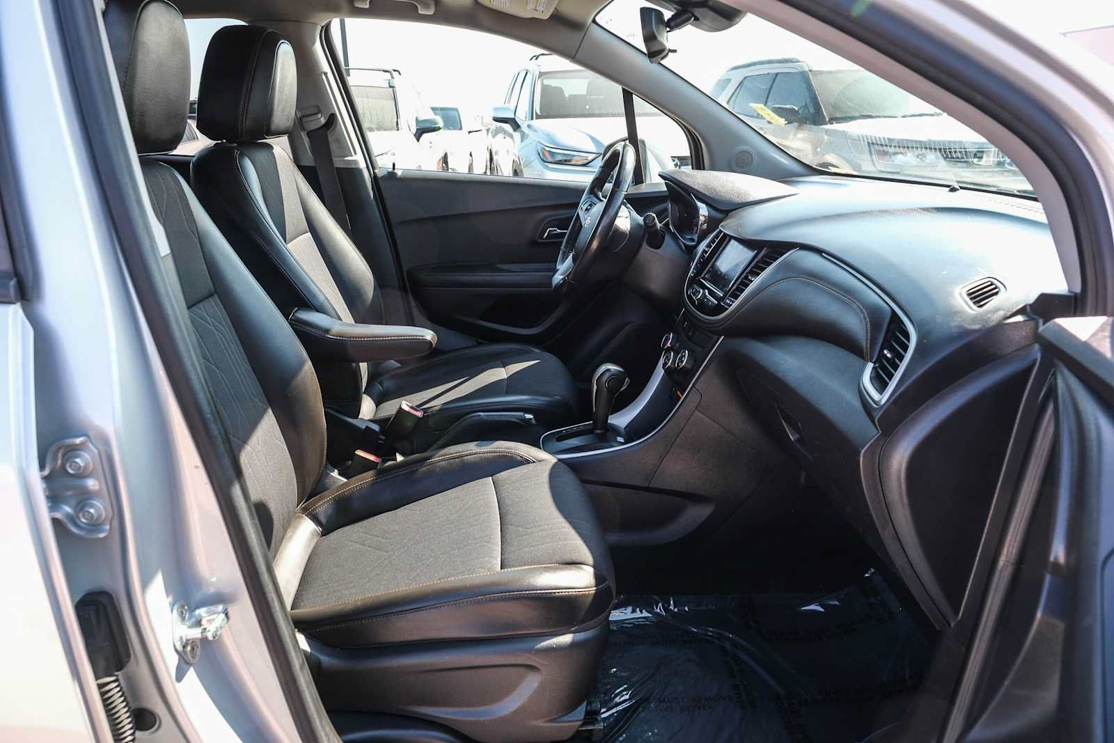 Used 2022 Chevrolet Trax LT w/ Driver Confidence Package AWD/4WD image 17