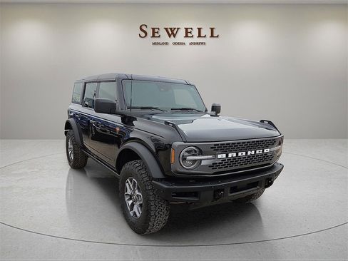 Used 2024 Ford Bronco Badlands image 6