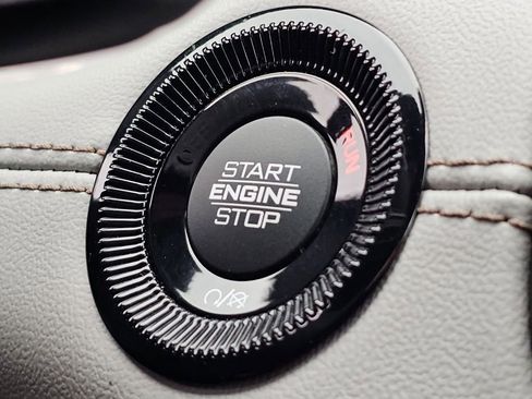 Used 2024 Jeep Compass Limited image 17