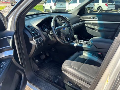 Used 2016 Ford Explorer XLT w/ Equipment Group 202A FWD image 11