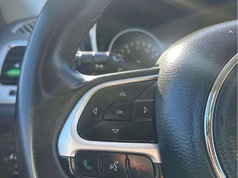 Used 2021 Jeep Compass Latitude image 28