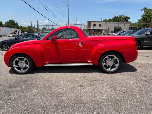Used 2005 Chevrolet SSR w/ Preferred Equipment Group RWD image 8