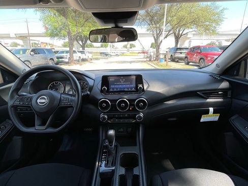 Used 2025 Nissan Sentra S FWD image 10