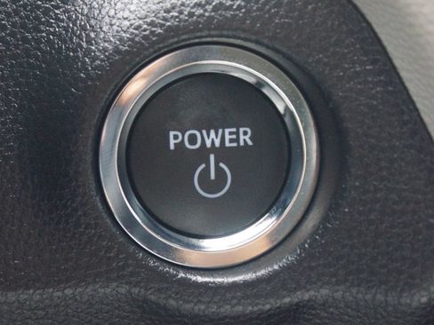 Used 2025 Toyota RAV4 XLE AWD/4WD image 9