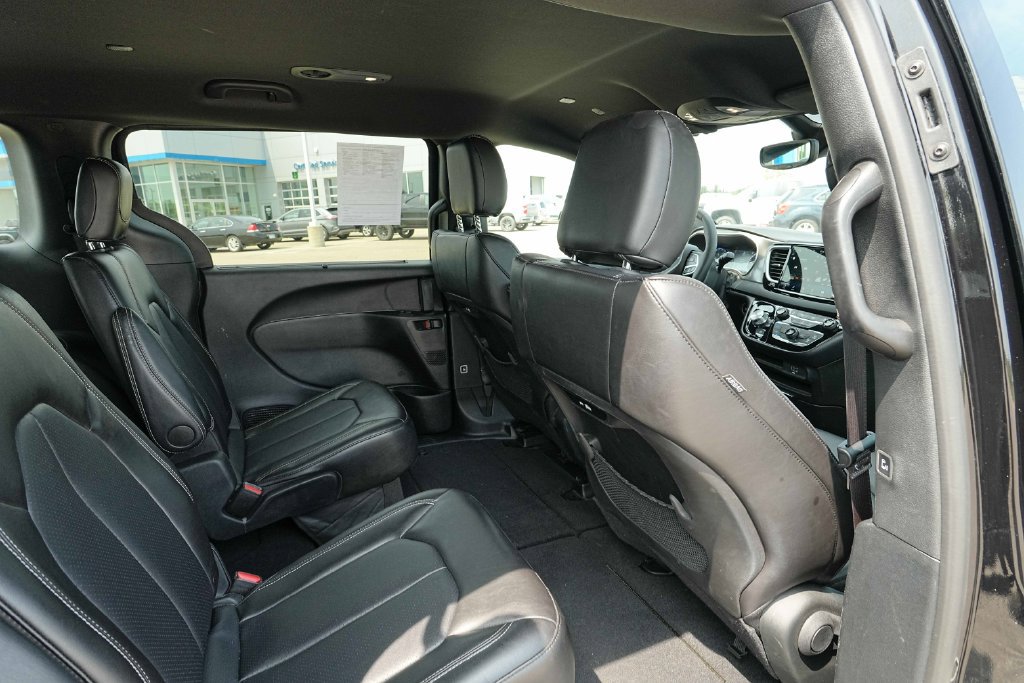 Used 2026 Chrysler Pacifica Select FWD image 25