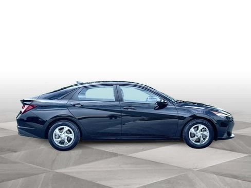 Used 2023 Hyundai Elantra SE FWD image 9