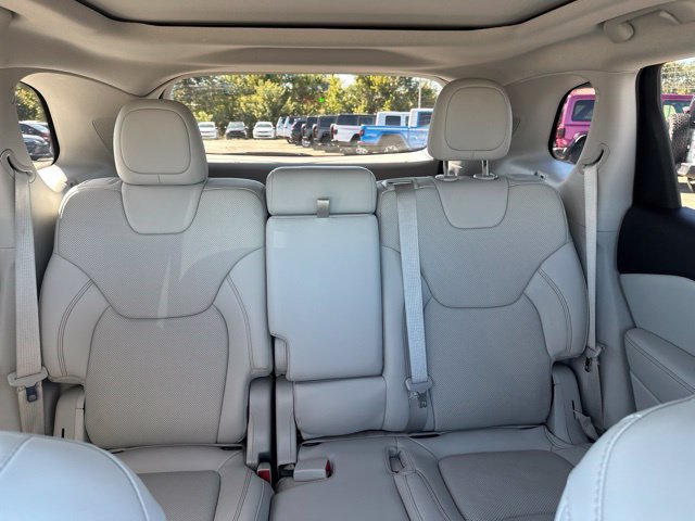 Used 2021 Jeep Cherokee Limited w/ Elite Package AWD/4WD image 16