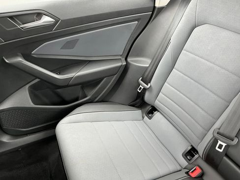 Used 2025 Volkswagen Jetta SE image 38