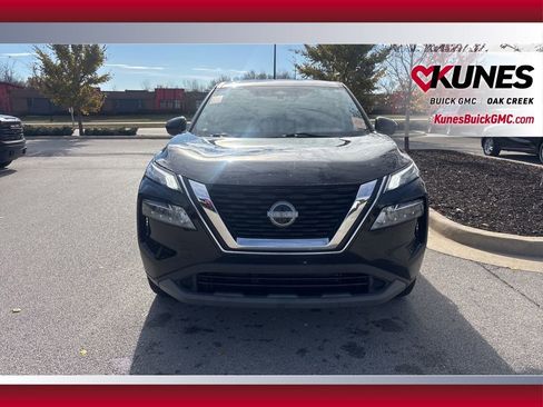 Used 2023 Nissan Rogue SV image 3