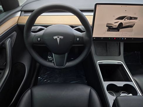 Used 2023 Tesla Model Y Long Range AWD/4WD image 14