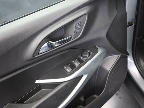 Used 2025 Chevrolet Trax LS image 24