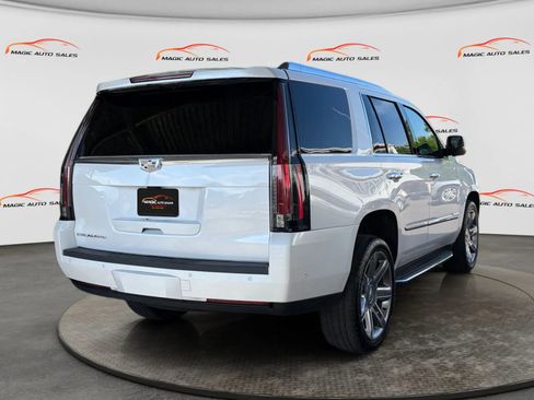 Used 2018 Cadillac Escalade Luxury AWD/4WD image 10