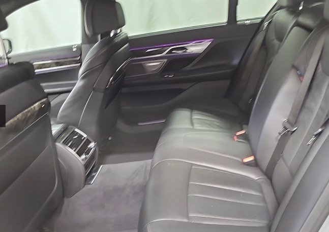 Used 2020 BMW 740i w/ M Sport Package RWD image 15
