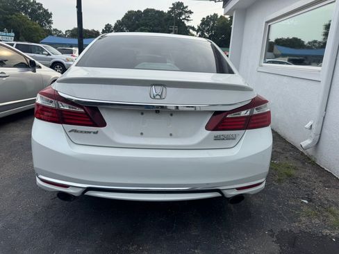 Used 2017 Honda Accord Sport Special Edition image 4