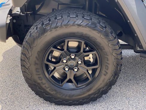 Used 2024 Jeep Wrangler Unlimited AWD/4WD image 12