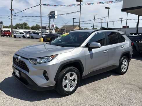 Used 2021 Toyota RAV4 XLE AWD/4WD image 2