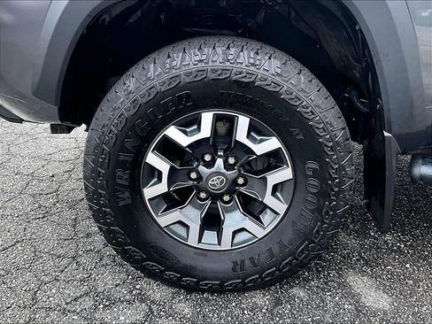 Used 2021 Toyota Tacoma TRD Off-Road w/ Technology Package image 11