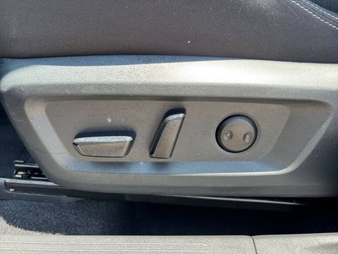 Used 2025 Nissan Rogue SV FWD image 22