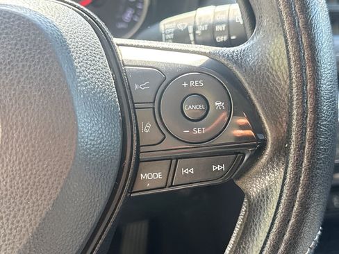 Used 2020 Toyota RAV4 XLE FWD image 32