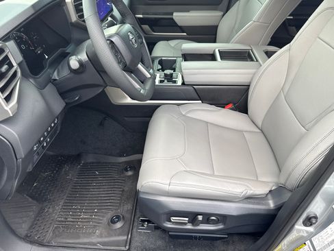 Used 2026 Toyota Tundra Limited AWD/4WD image 9