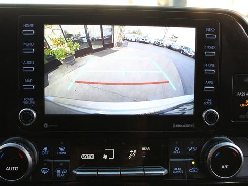 Used 2021 Toyota Highlander L FWD image 22