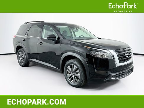 Used 2025 Nissan Pathfinder SV FWD image 1