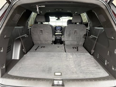 Used 2022 Chevrolet Traverse LT image 32