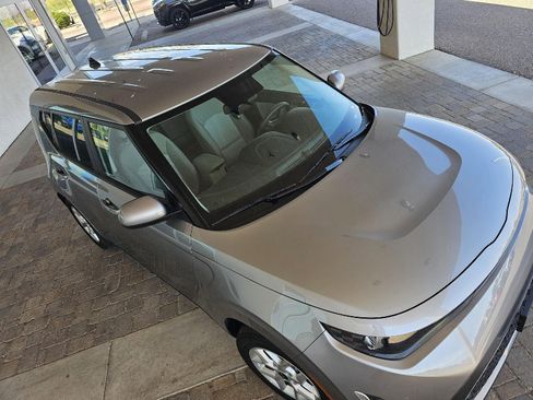 Used 2025 Kia Soul LX image 6