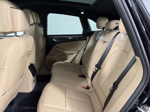 Certified 2026 Porsche Macan AWD/4WD image 16