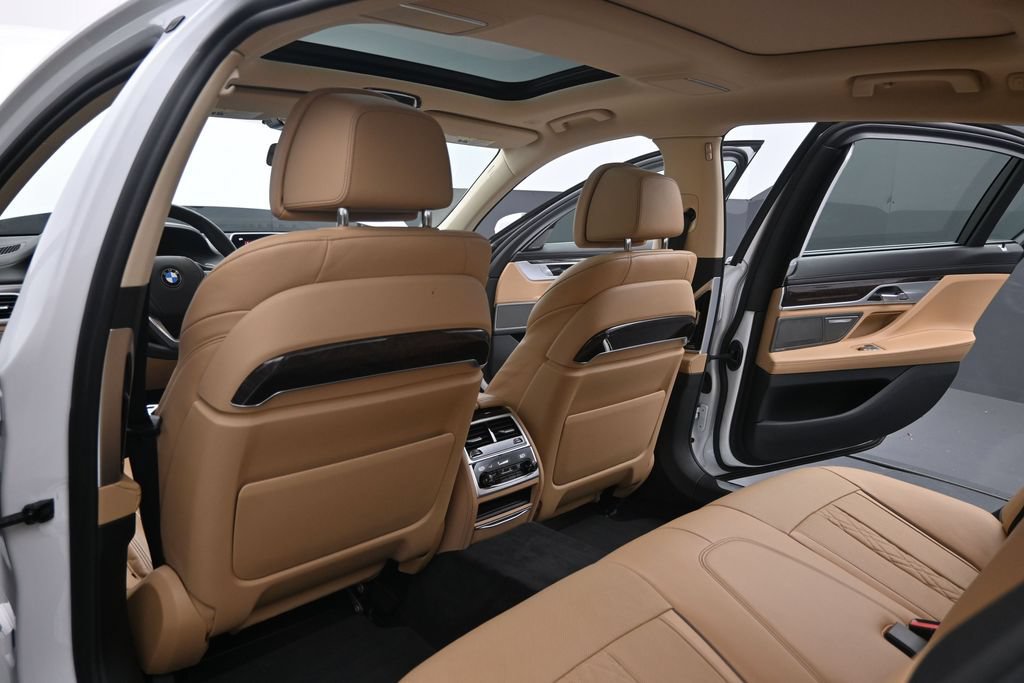 Used 2019 BMW 750i w/ Executive Package RWD image 29