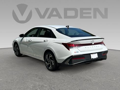 New 2025 Hyundai Elantra SEL FWD image 8