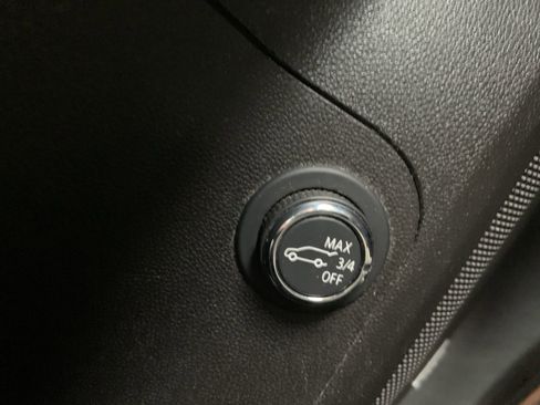 Used 2021 GMC Acadia AT4 image 39