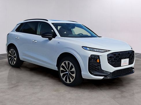 New 2026 Audi Q3 quattro 2.0T AWD/4WD image 2