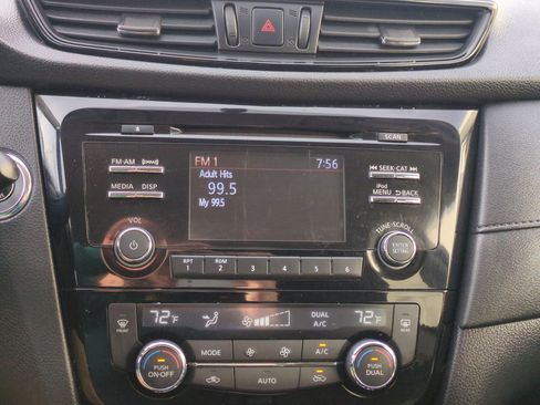 Used 2017 Nissan Rogue SV image 24