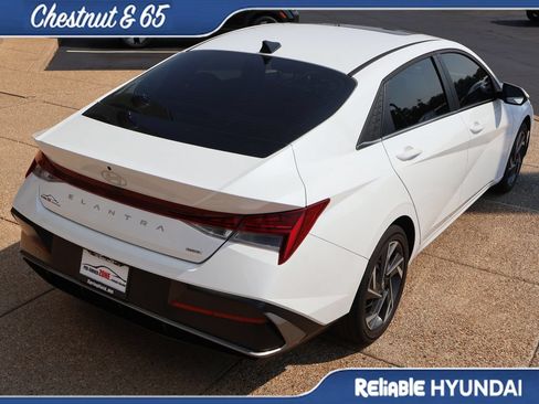 Used 2025 Hyundai Elantra Limited FWD image 6
