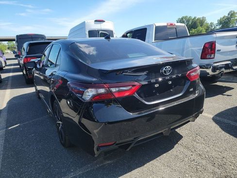 Used 2022 Toyota Camry SE FWD image 3