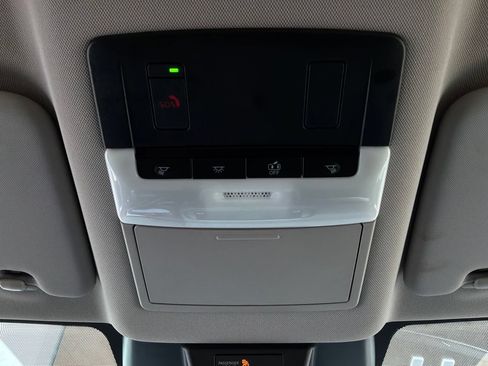 Used 2025 Nissan Rogue SV AWD/4WD image 18