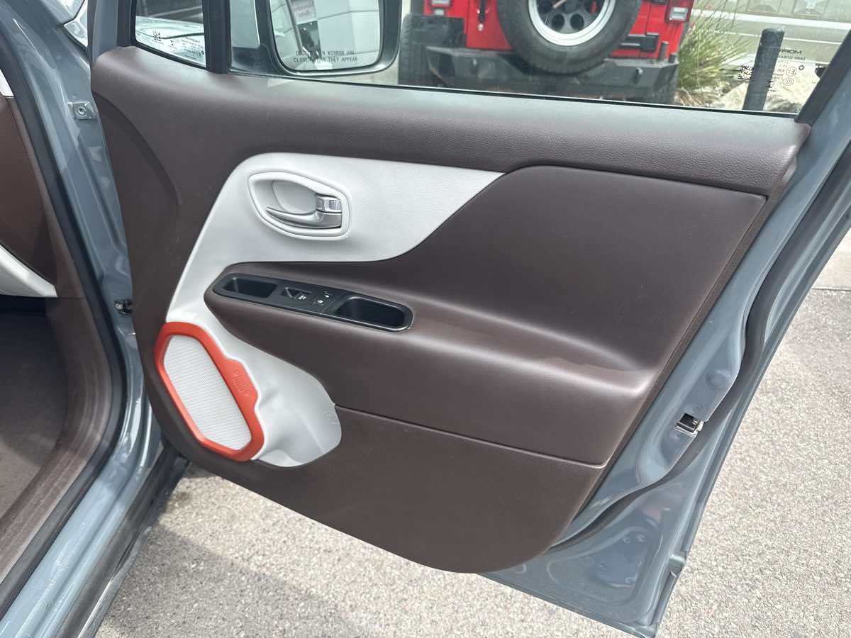 Used 2017 Jeep Renegade Limited AWD/4WD image 20
