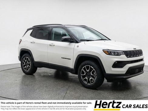 Used 2025 Jeep Compass Trailhawk AWD/4WD image 1