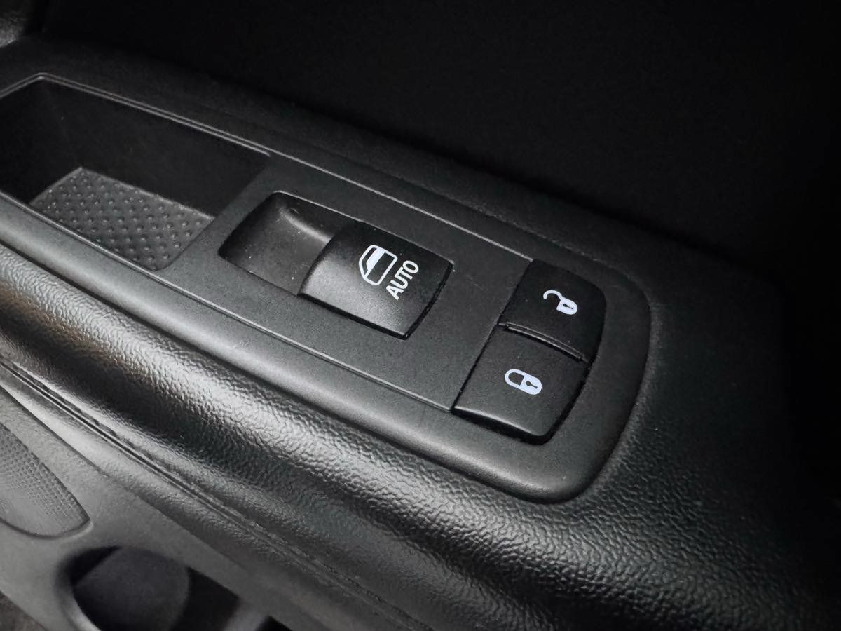 Used 2017 Jeep Grand Cherokee Altitude AWD/4WD image 28