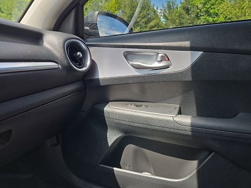 Certified 2022 Kia Forte LXS FWD image 21