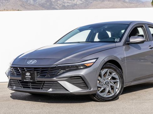 Used 2024 Hyundai Elantra SEL FWD image 2