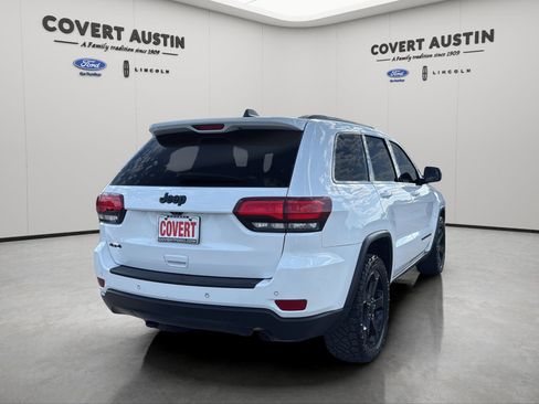 Used 2019 Jeep Grand Cherokee Laredo AWD/4WD image 5