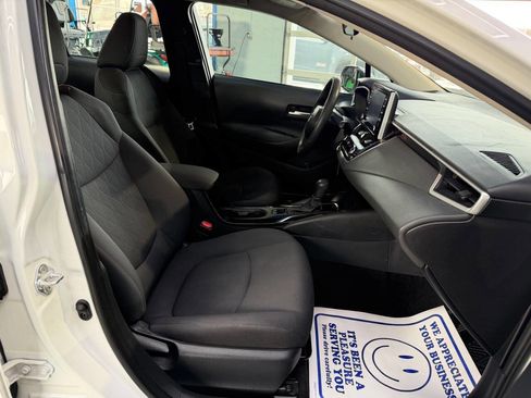 Used 2020 Toyota Corolla LE image 18