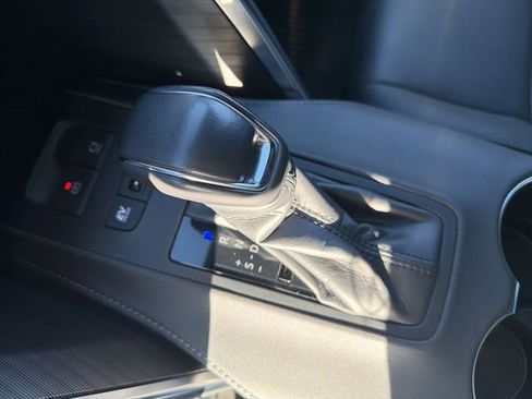 Certified 2024 Toyota Venza XLE image 24