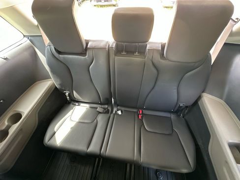 New 2026 Kia Carnival EX FWD image 24