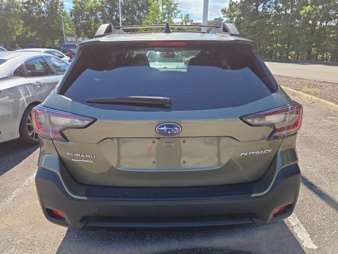Used 2024 Subaru Outback Premium AWD/4WD image 4