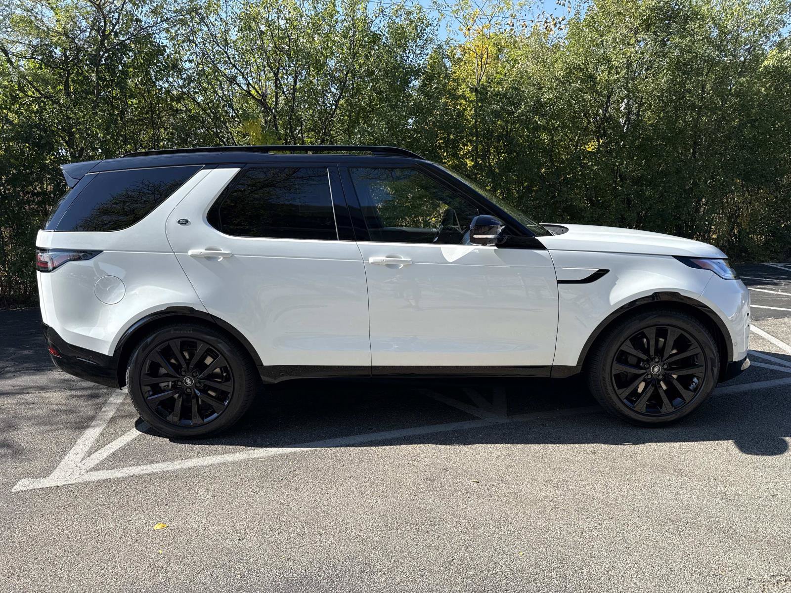 Certified 2026 Land Rover Discovery Limited Edition AWD/4WD image 4