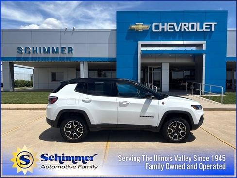 Used 2025 Jeep Compass Trailhawk AWD/4WD image 1